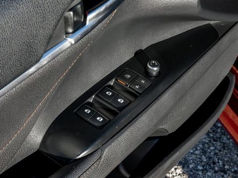 Used 2018 Toyota Camry XLE image 47