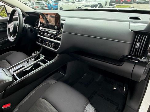 Certified 2024 Nissan Pathfinder SV FWD image 19