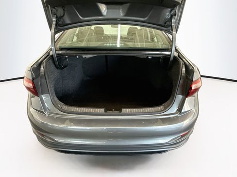 Used 2025 Volkswagen Jetta SE FWD image 29