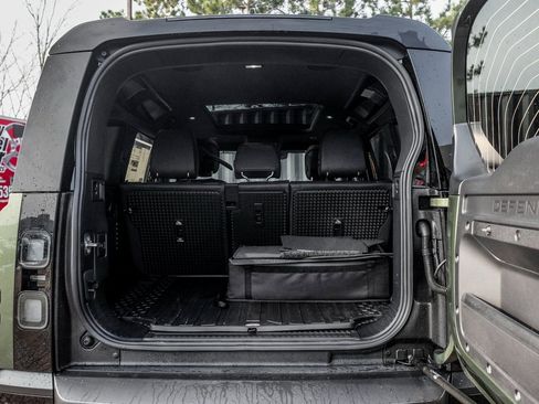New 2026 Land Rover Defender 110 X-Dynamic SE image 9