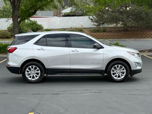 Used 2019 Chevrolet Equinox LS AWD/4WD image 3