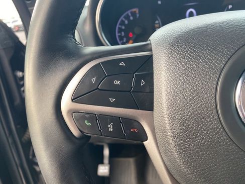 Used 2021 Jeep Grand Cherokee Laredo X image 17