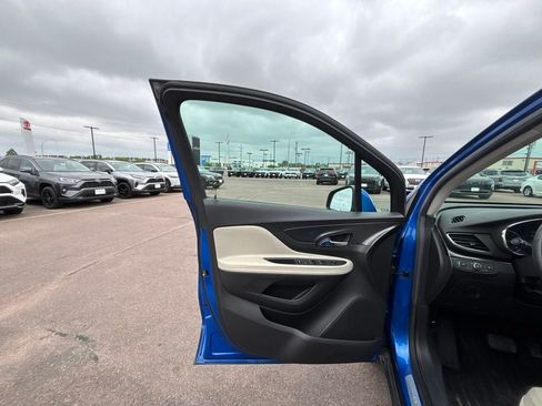 Used 2018 Buick Encore Essence AWD/4WD image 11