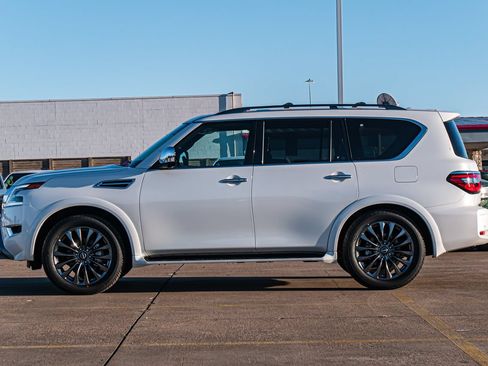 Used 2024 Nissan Armada Platinum w/ Captain's Chairs Package RWD image 5