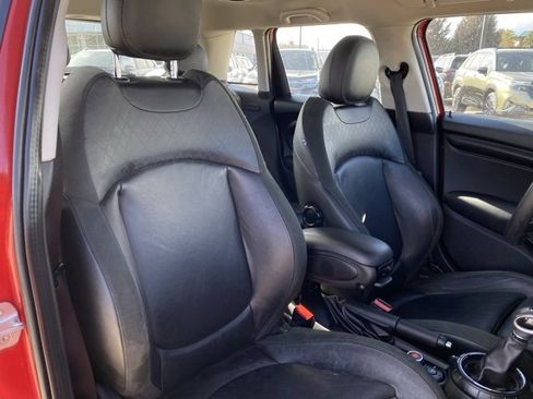 Used 2015 MINI Cooper 4-Door Hardtop image 9