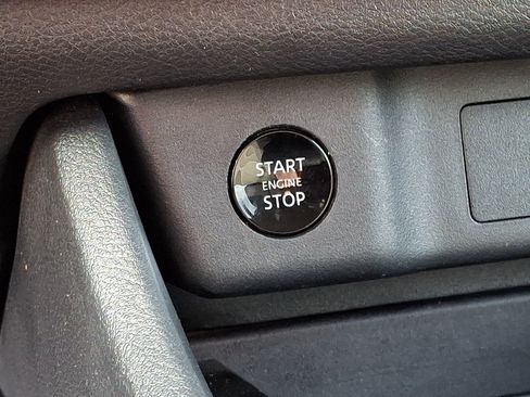 Used 2024 Nissan Rogue SV FWD image 27