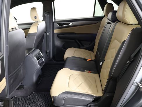 Used 2024 Volkswagen Atlas Cross Sport SE image 33