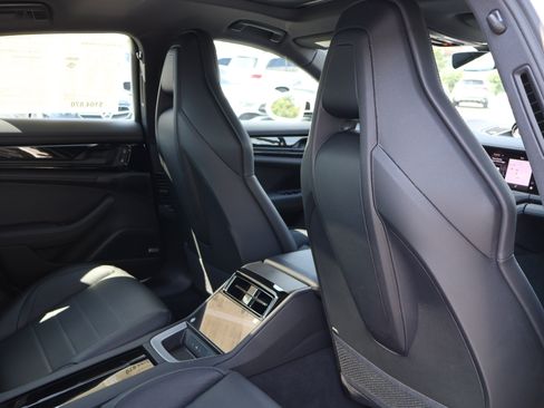 Used 2025 Porsche Panamera RWD image 27