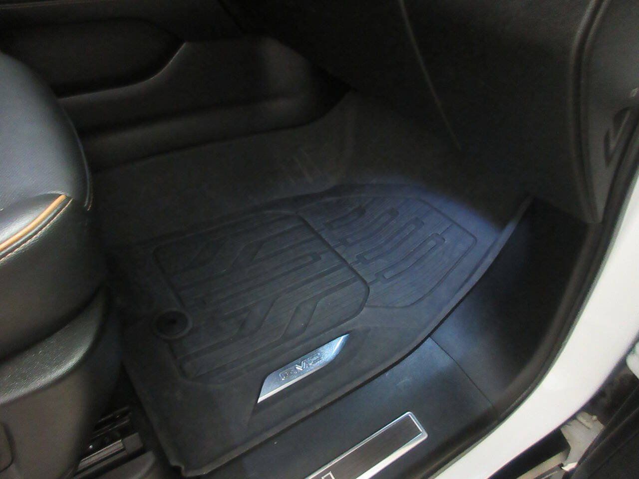 Used 2024 GMC Yukon AT4 w/ Technology Package AWD/4WD image 32