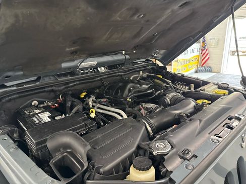 Used 2015 Jeep Wrangler Unlimited Rubicon w/ Connectivity Group AWD/4WD image 73