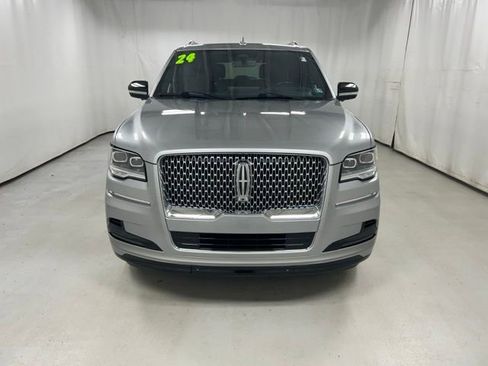 Used 2024 Lincoln Navigator L Reserve AWD/4WD image 3