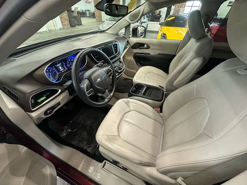 Used 2021 Chrysler Voyager Lxi image 16