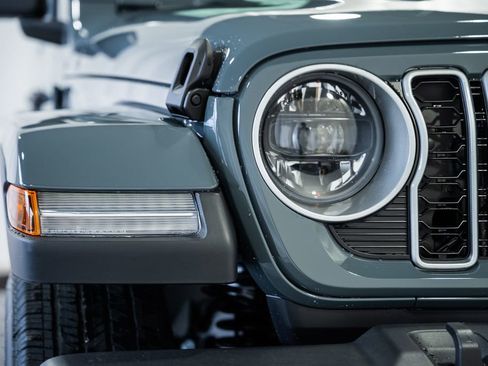 New 2026 Jeep Wrangler Unlimited Sahara AWD/4WD image 10