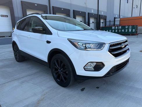 Used 2018 Ford Escape SE w/ SE Sport Appearance Package image 13