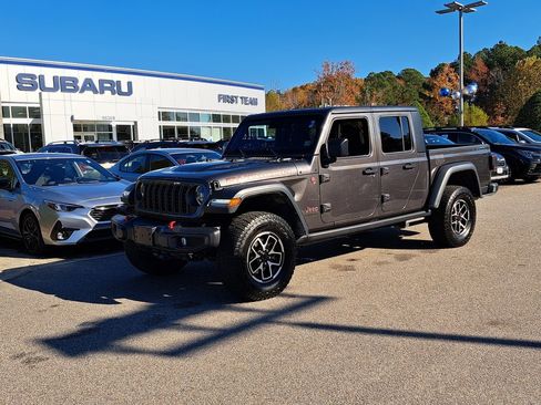 Used 2024 Jeep Gladiator Rubicon image 2