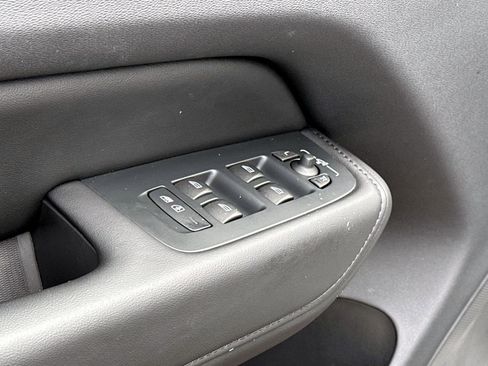 Certified 2025 Volvo XC60 B5 Plus image 19