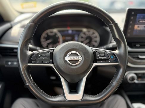 Used 2024 Nissan Altima 2.5 SV w/ SV Premium Package AWD/4WD image 10