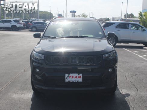 Used 2025 Jeep Compass Latitude w/ Convenience Group AWD/4WD image 9