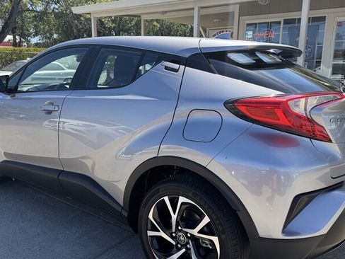 Used 2018 Toyota C-HR XLE FWD image 4