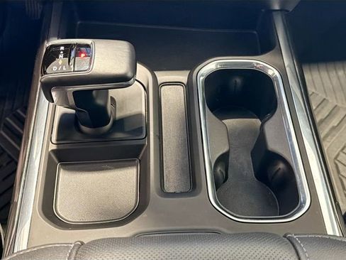 Used 2022 Chevrolet Silverado 1500 LTZ AWD/4WD image 16