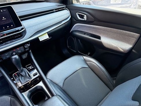 Used 2025 Jeep Compass Latitude w/ Sun & Sound Group image 26