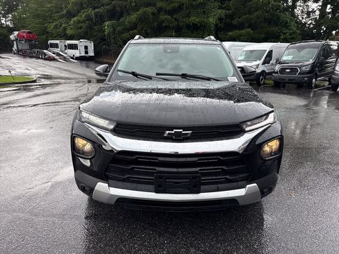 Used 2023 Chevrolet TrailBlazer LT w/ Convenience Package AWD/4WD image 2