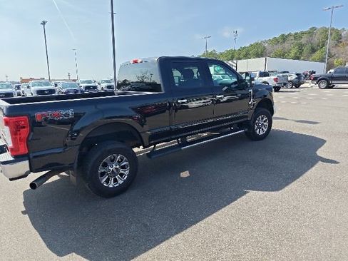 Used 2019 Ford F250 XLT w/ XLT Premium Package image 3