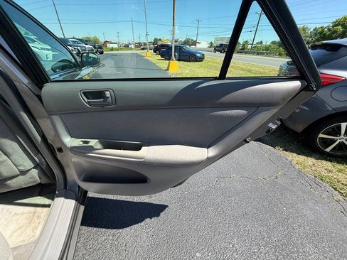 Used 2004 Toyota Camry LE FWD image 19