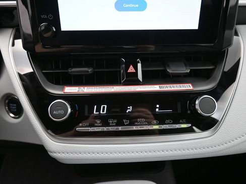 Used 2025 Toyota Corolla SE image 27