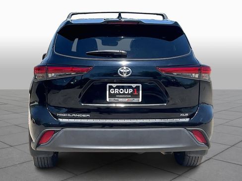 Used 2023 Toyota Highlander XLE image 5