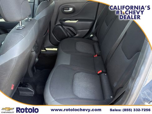 Used 2023 Jeep Renegade Trailhawk AWD/4WD image 13