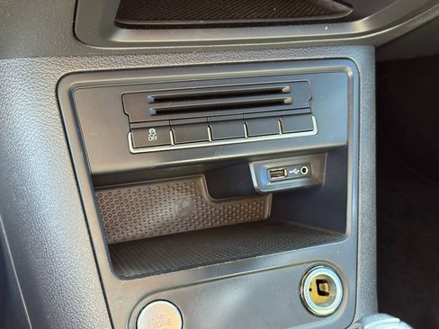 Used 2017 Volkswagen Tiguan S image 31