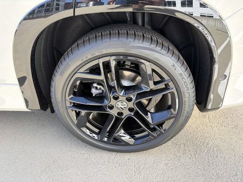 New 2026 Volkswagen Tiguan SE R-Line FWD image 6