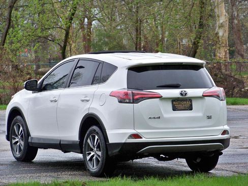 Used 2018 Toyota RAV4 XLE AWD/4WD image 8