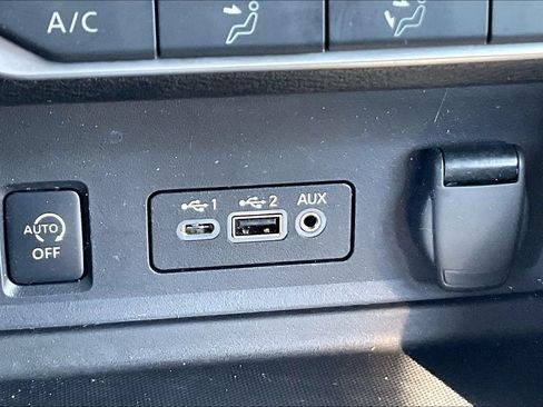 Used 2024 Nissan Sentra SV FWD image 16
