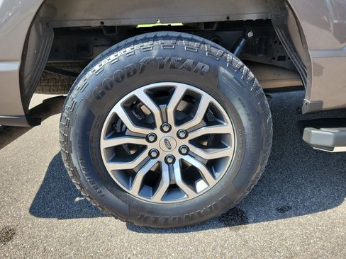 Used 2022 Ford F150 Lariat w/ Trailer Tow Package image 31