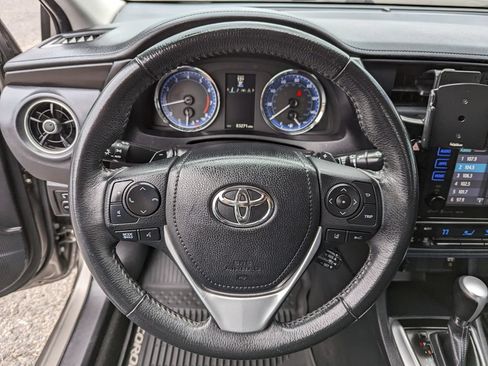 Used 2017 Toyota Corolla SE w/ SE Premium Package FWD image 14