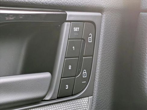 Used 2025 Porsche Cayenne image 15