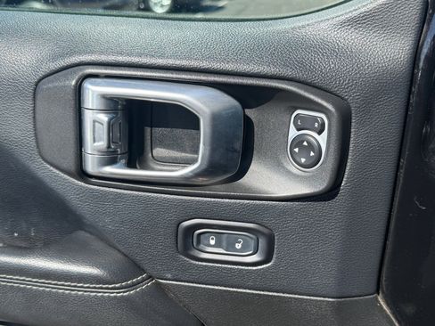 Used 2019 Jeep Wrangler Unlimited Sahara AWD/4WD image 22