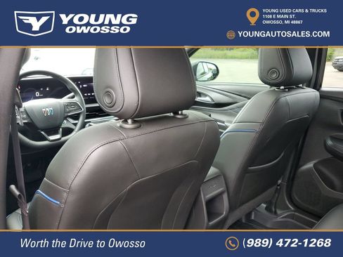 Used 2025 Buick Envista Sport Touring w/ Experience Buick Package FWD image 29