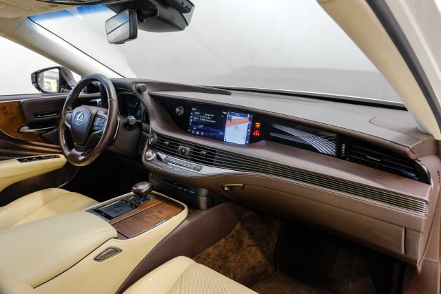 Used 2018 Lexus LS 500 w/ Accessory Package (Z1) RWD image 18