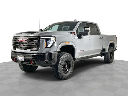 Used 2024 GMC Sierra 2500 AT4X image 1