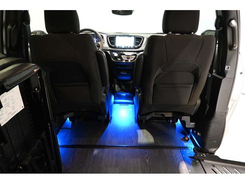New 2024 Chrysler Pacifica Touring FWD image 22
