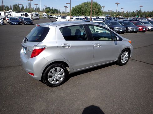 Used 2012 Toyota Yaris LE image 5