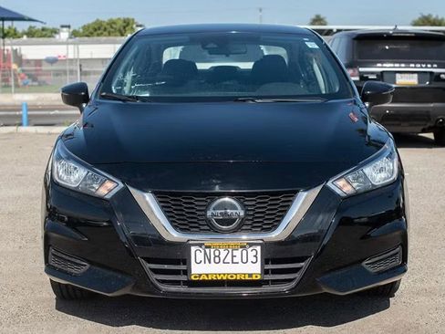Used 2021 Nissan Versa SV image 4
