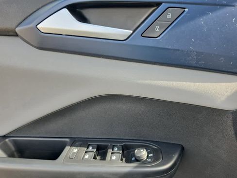 Used 2023 Volkswagen Taos SE image 19