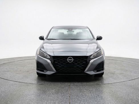 Used 2025 Nissan Altima 2.5 SV image 2