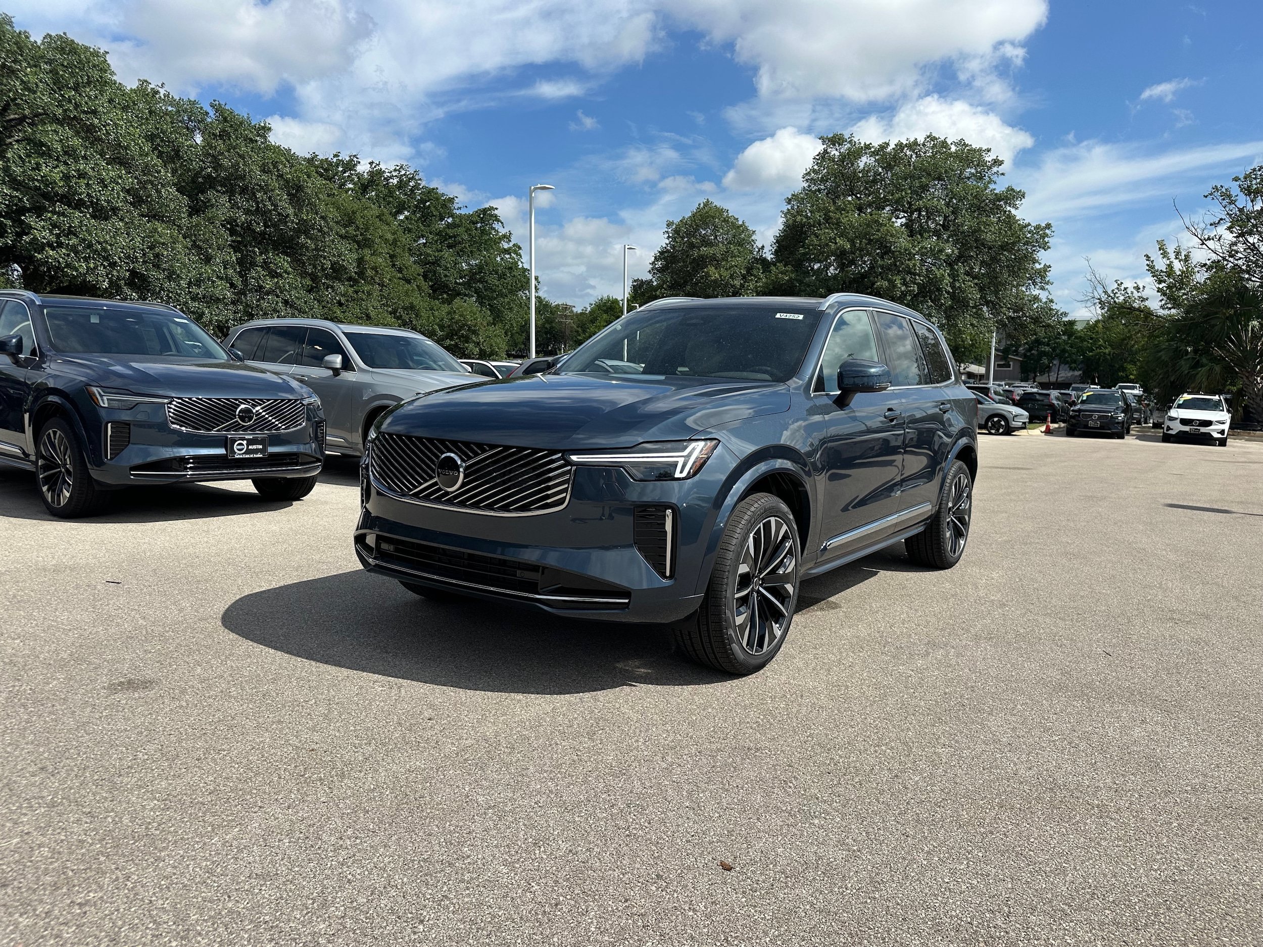Used 2026 Volvo XC90 B6 Core AWD/4WD image 2