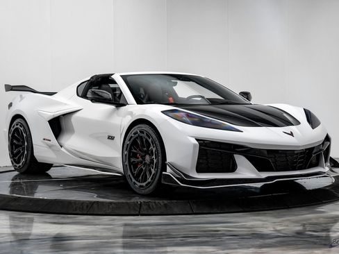 Used 2023 Chevrolet Corvette Z06 w/ Z07 Performance Package image 26