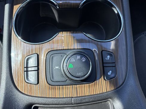 Used 2022 GMC Acadia SLE w/ Driver Convenience Package image 25